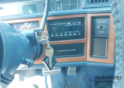 1988 Cadillac Fleetwood Delegance из США, поврежденный, VIN 1G6CB5152J4228237